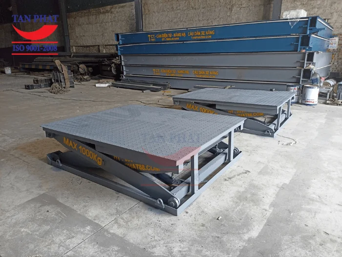 Bàn nâng 1 tấn hoàn thiện chuẩn bị được vận chuyển tới địa chỉ của khách hàng