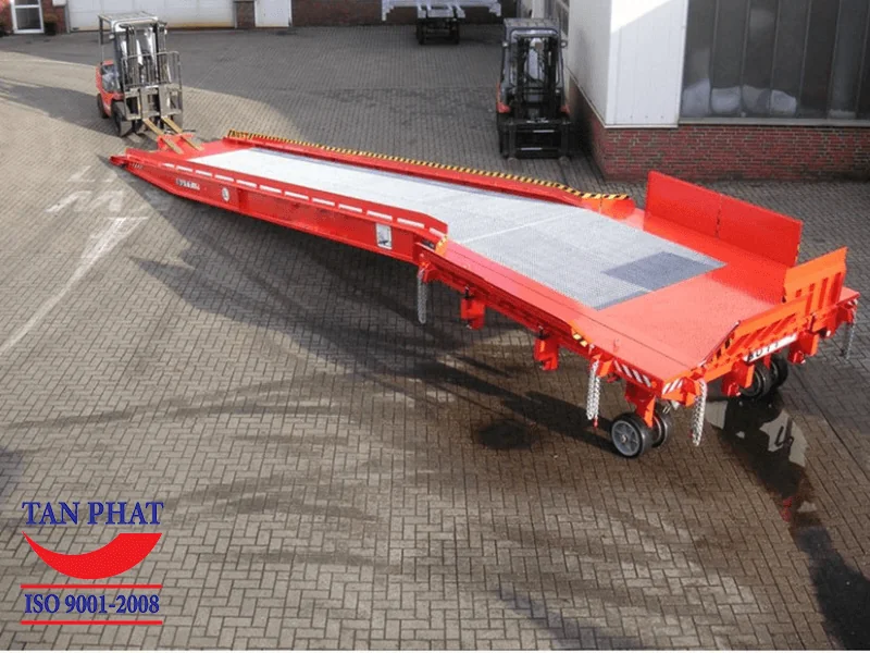 Cầu xe nâng 3 mặt ra xe